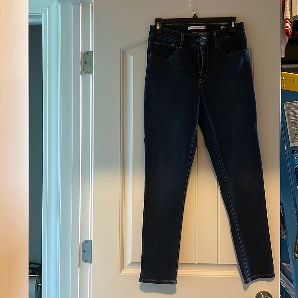 Levis 721 High Rise Skinny Ankle. Color Dark Blue Size 28 Barley Worn